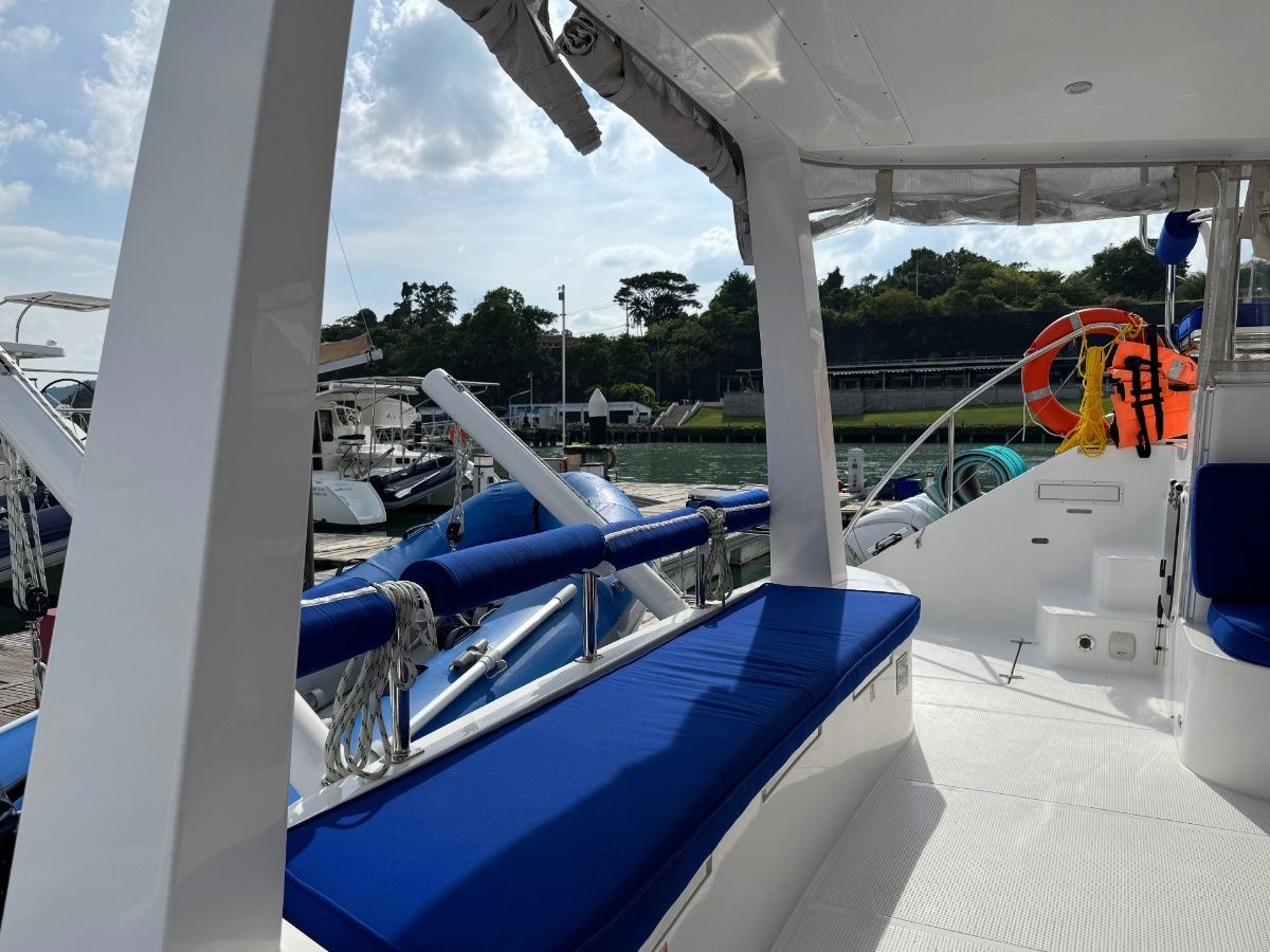 Island Spirit 410 | Isle Phantom