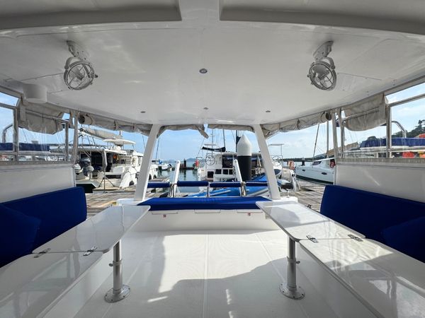 Island Spirit 410 | Isle Phantom