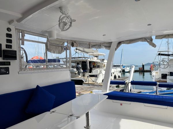 Island Spirit 410 | Isle Phantom