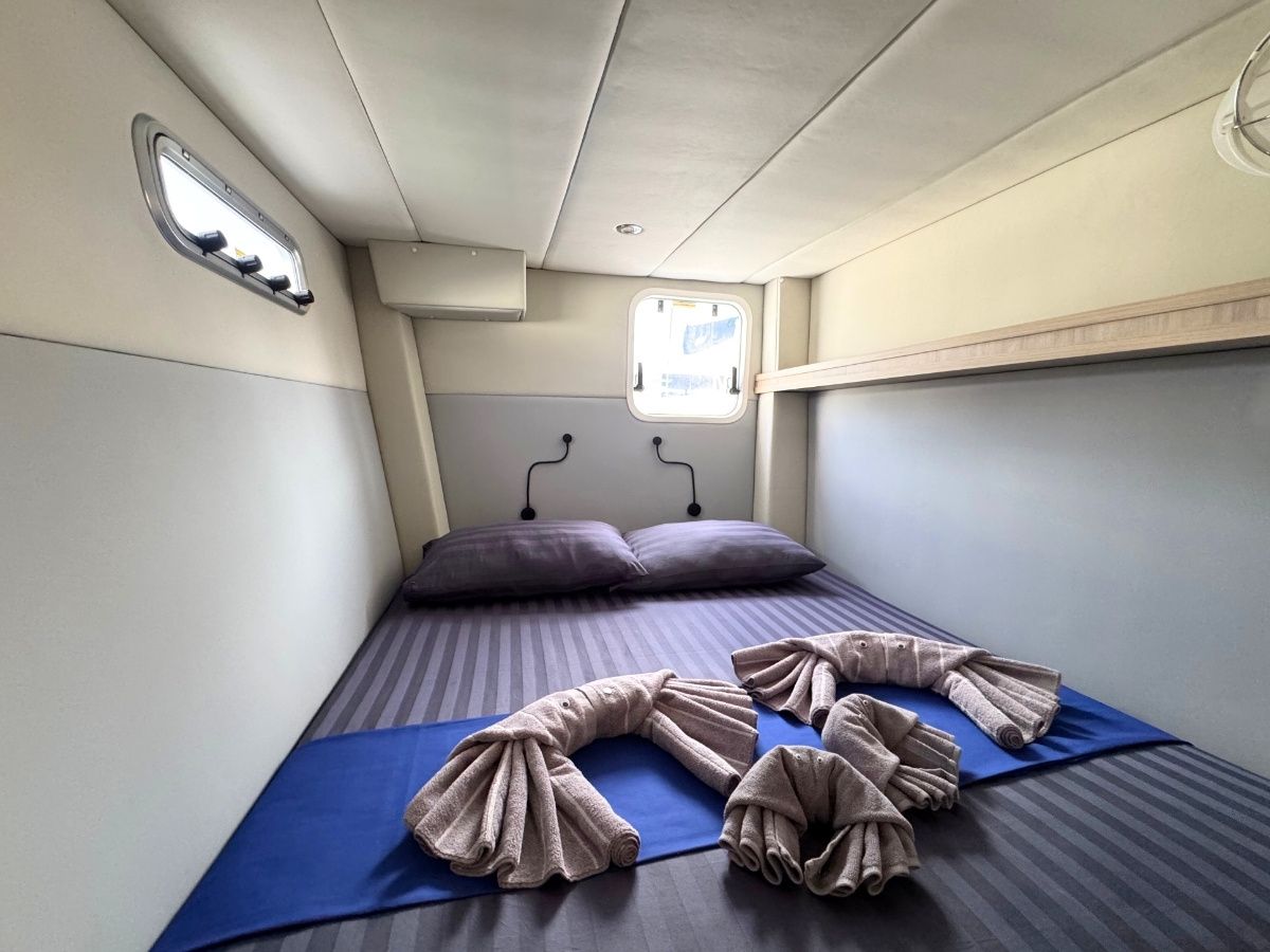 Island Spirit 410 | Isle Phantom