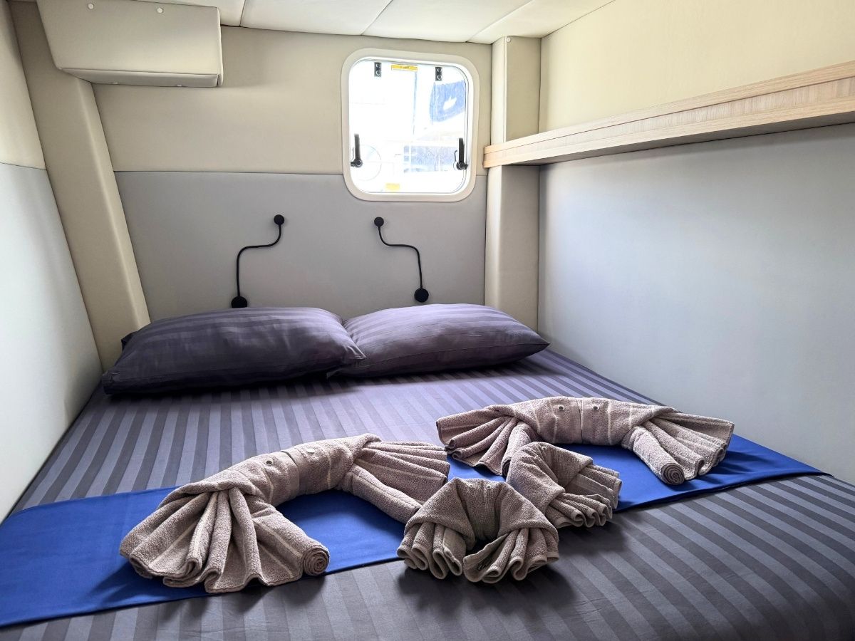 Island Spirit 410 | Isle Phantom