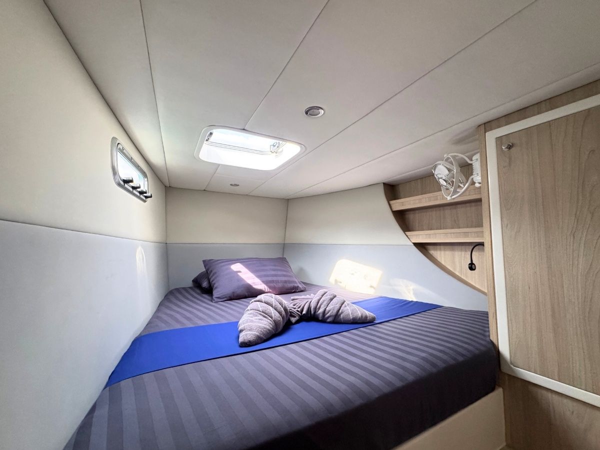 Island Spirit 410 | Isle Phantom