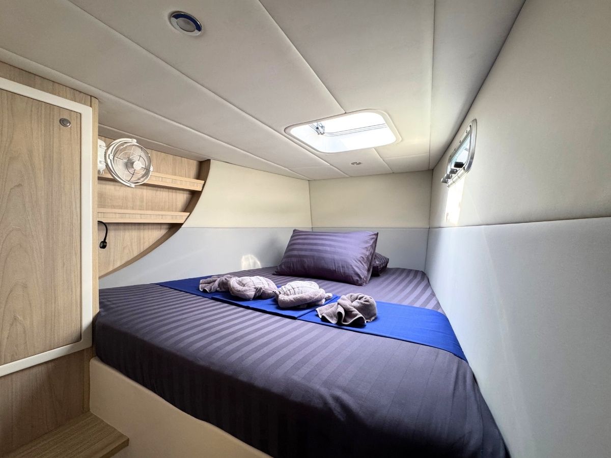 Island Spirit 410 | Isle Phantom