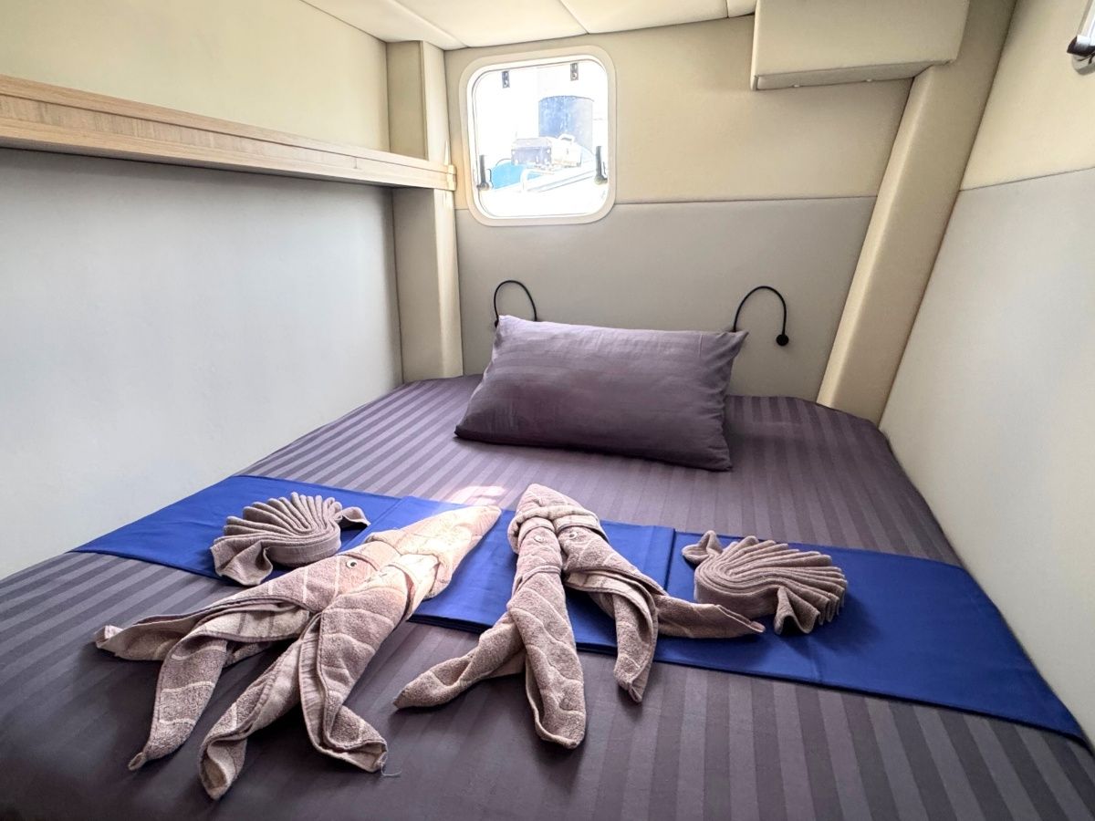 Island Spirit 410 | Isle Phantom