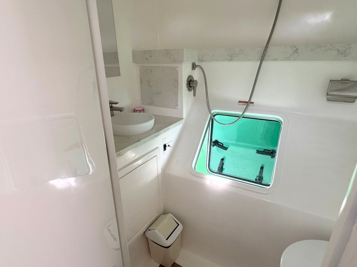 Island Spirit 410 | Isle Phantom