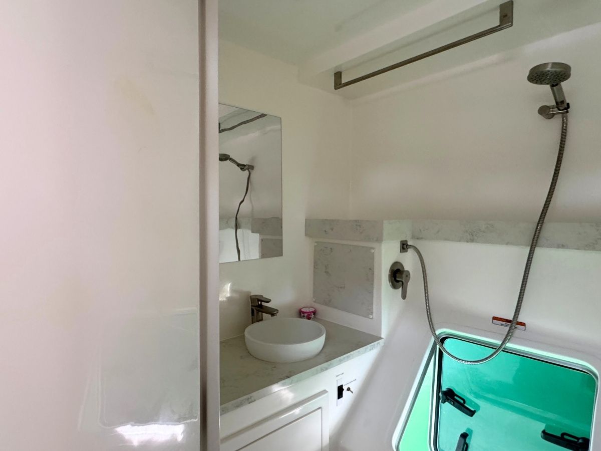 Island Spirit 410 | Isle Phantom