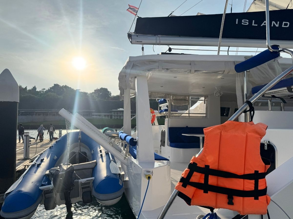 Island Spirit 410 | Isle Phantom