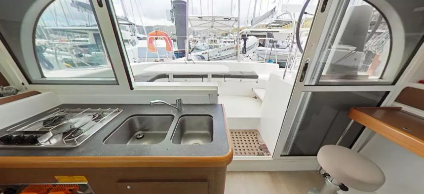 Lagoon 380 | Fakarava