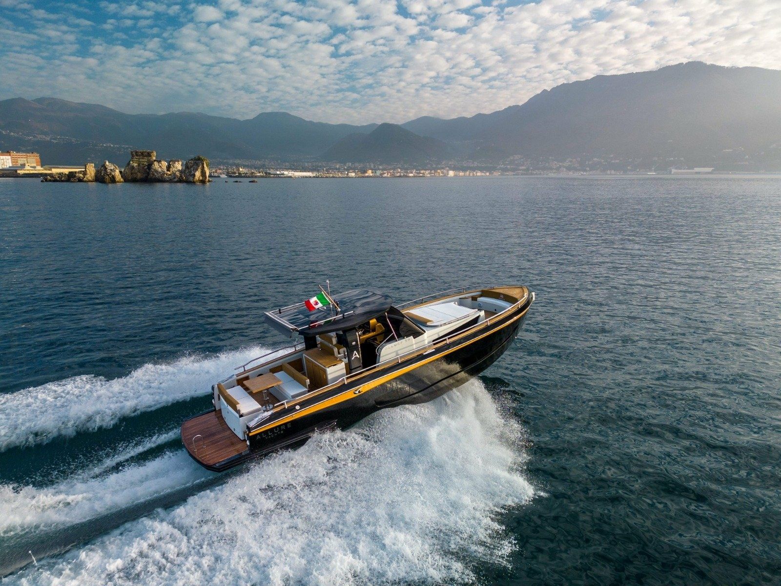 Italyure 38 | Mira
