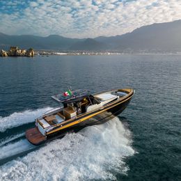 Italyure 38 | Mira