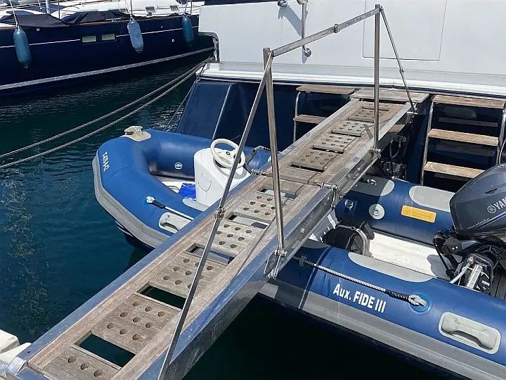 Johnson 56 | Fide Tres