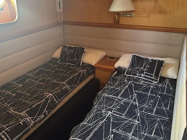 Johnson 56 | Fide Tres