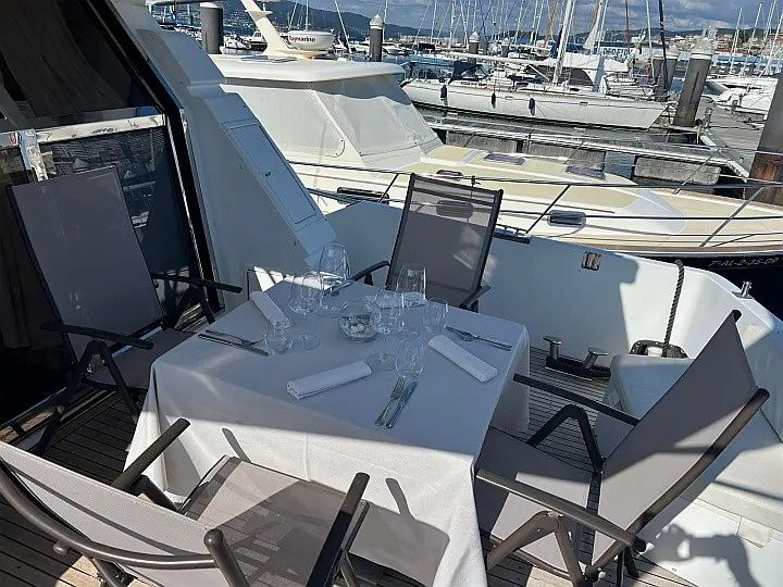 Johnson 56 | Fide Tres