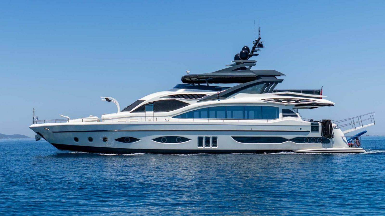 Custom Built 115 | Den Den