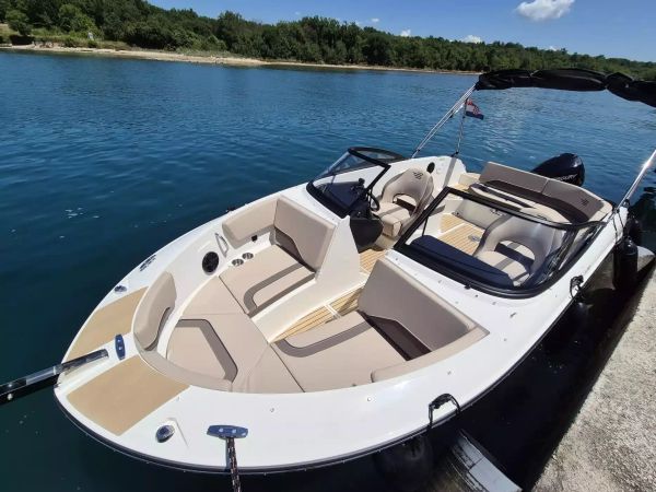 Bayliner V20 Bowrider | 25