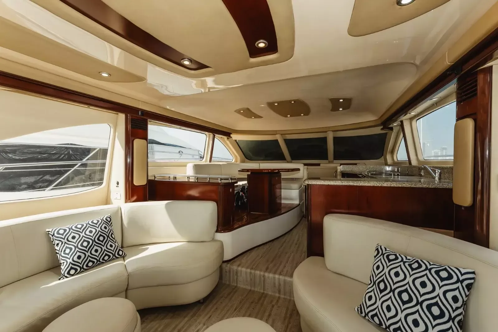 Sea Ray 580 | Blue Land
