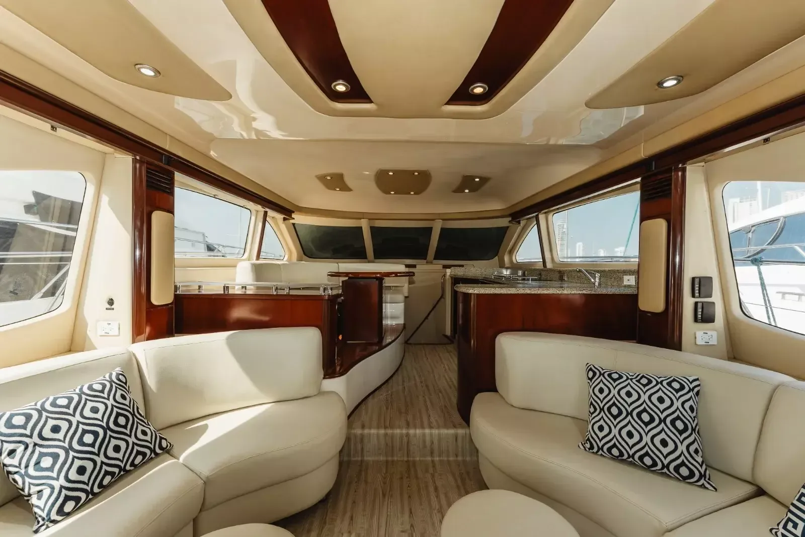Sea Ray 580 | Blue Land