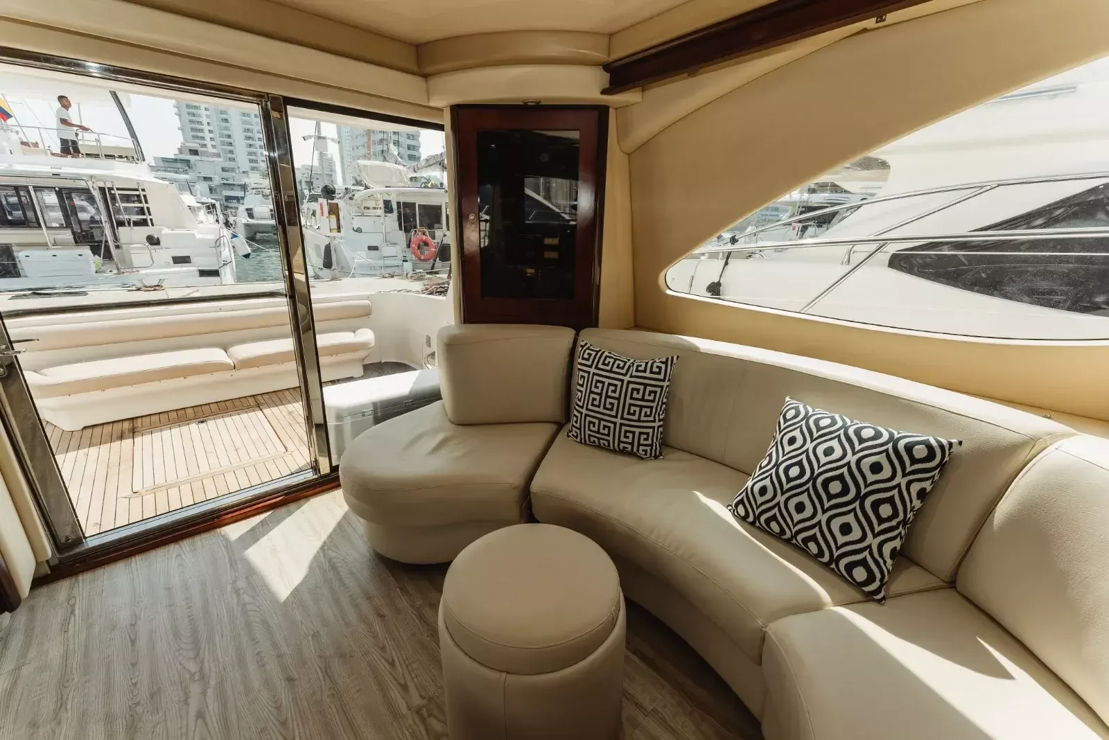 Sea Ray 580 | Blue Land
