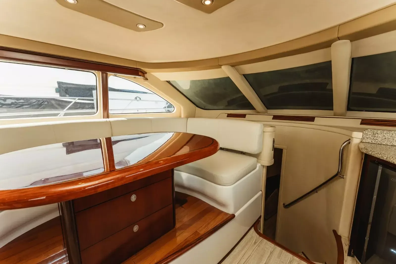 Sea Ray 580 | Blue Land