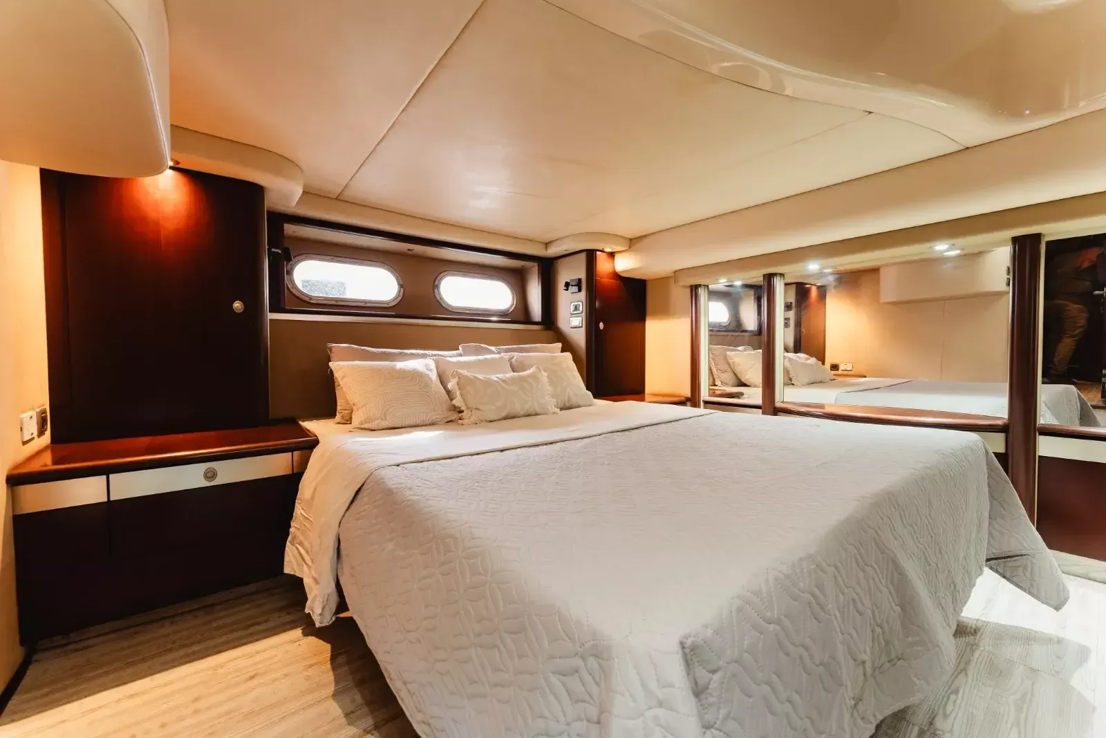 Sea Ray 580 | Blue Land