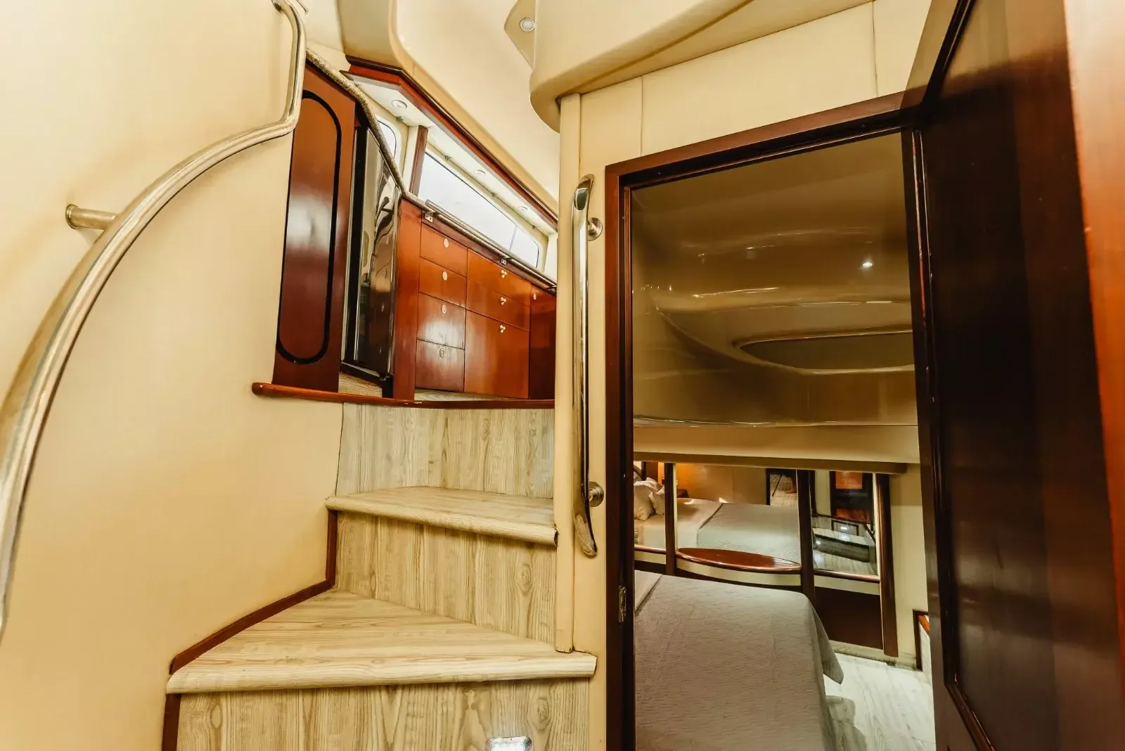 Sea Ray 580 | Blue Land
