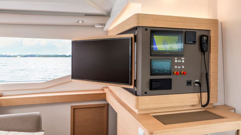 Fountaine Pajot New 41 | Halo