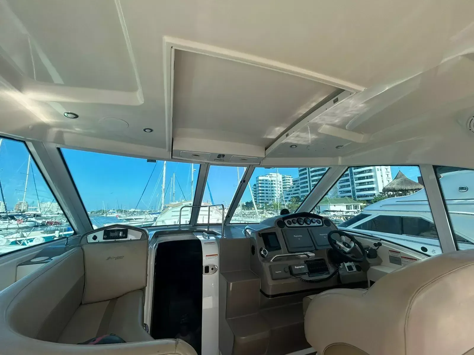 Cruiser Yachts 420 | Valemar
