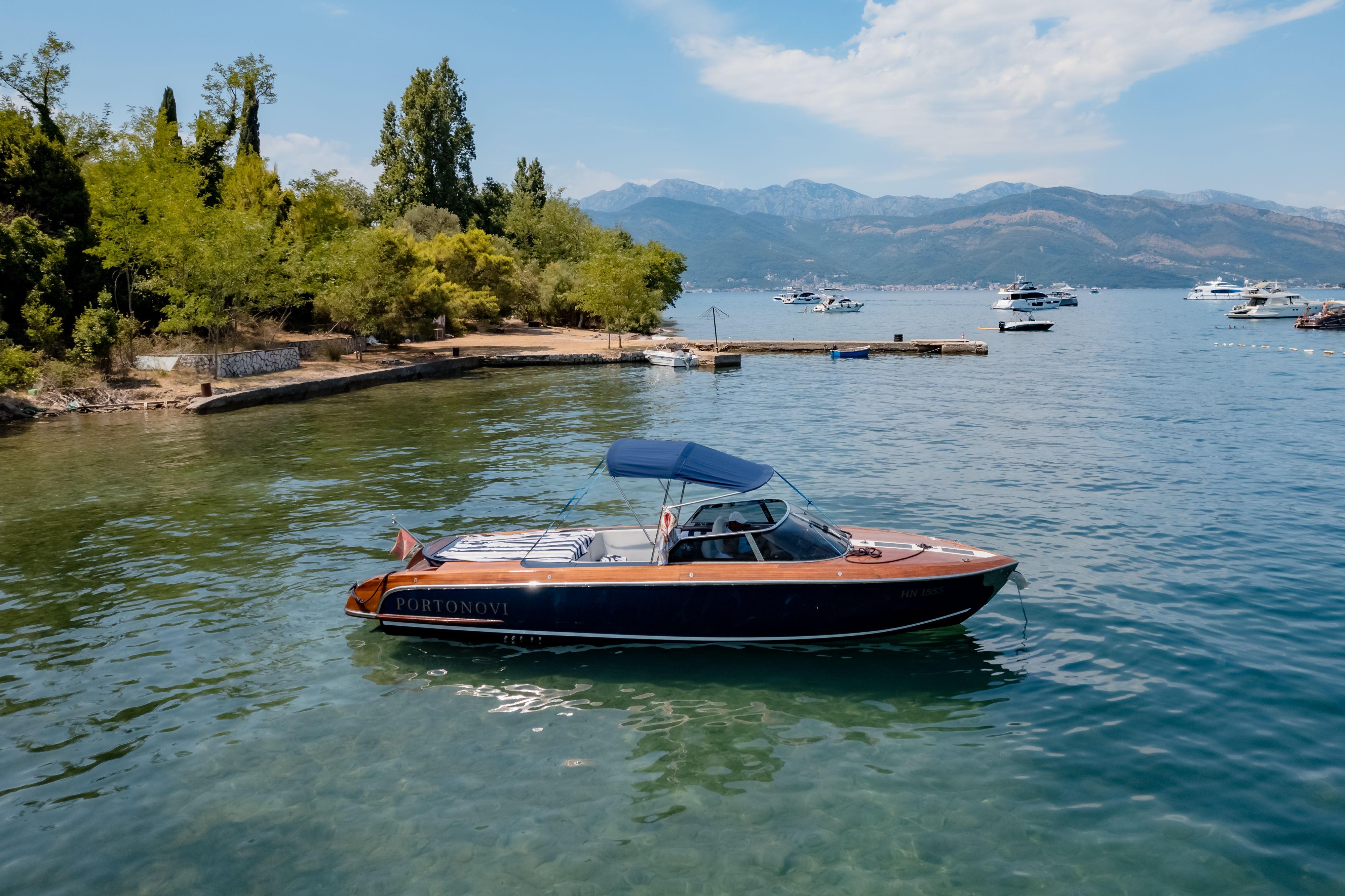 Riva 33 | Rosa Nera Bianca