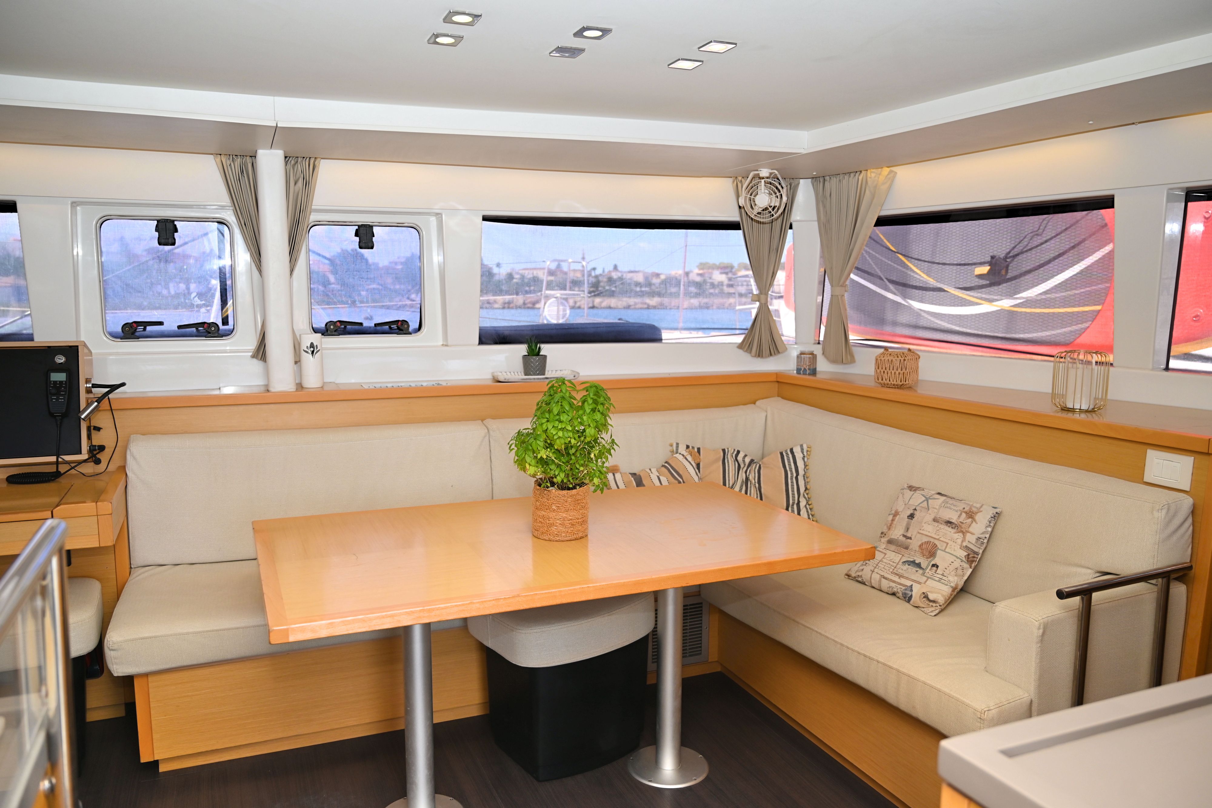 Lagoon 450 F | Achilleas
