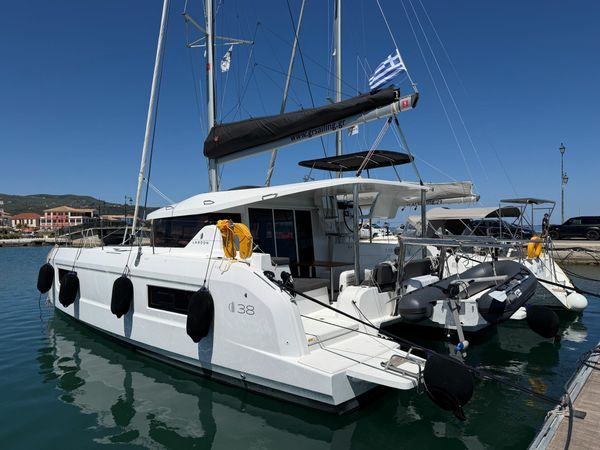 Lagoon 38 | Saron