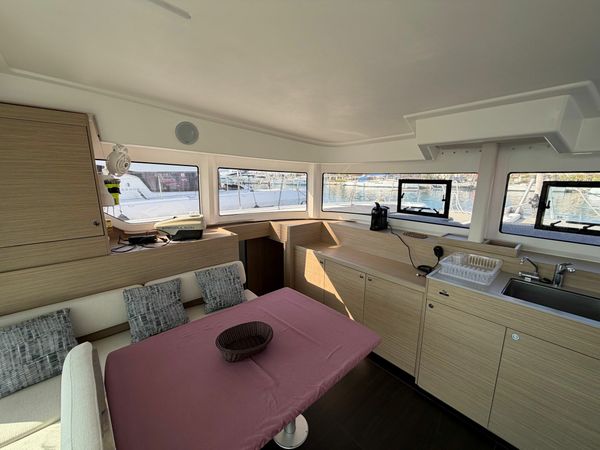 Lagoon 38 | Saron