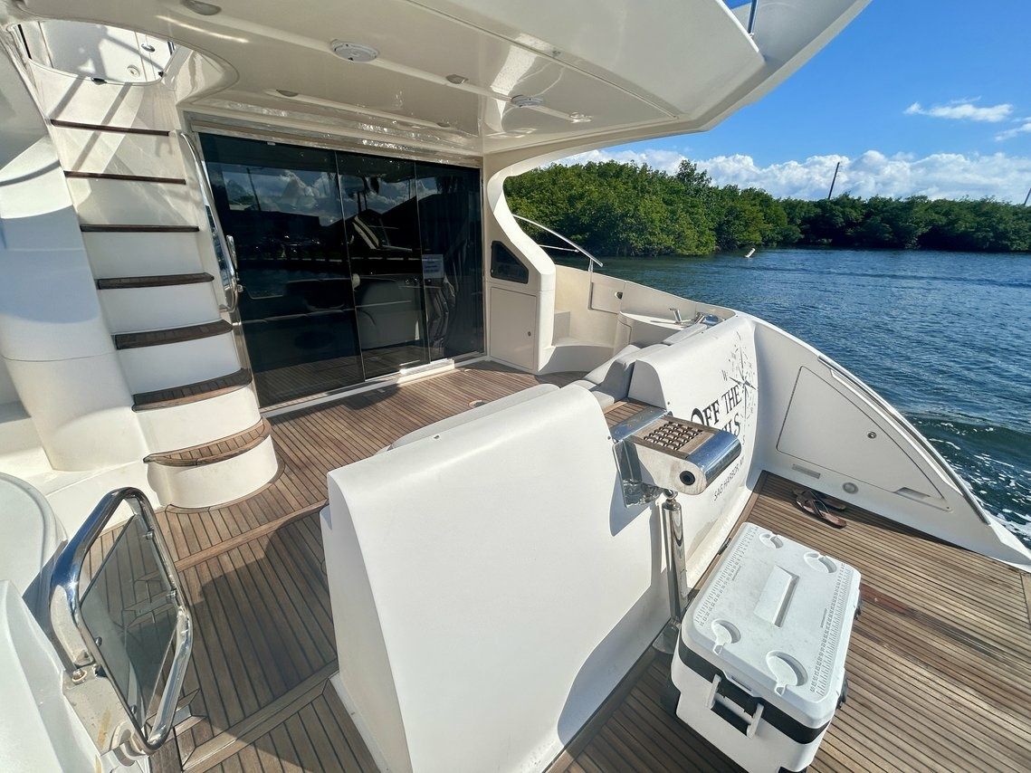 Azimut 55 | Off The Rails