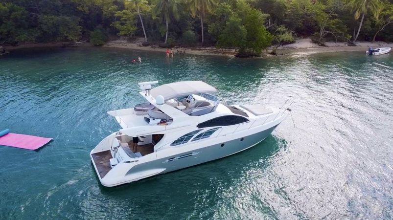Azimut 55 | Off The Rails