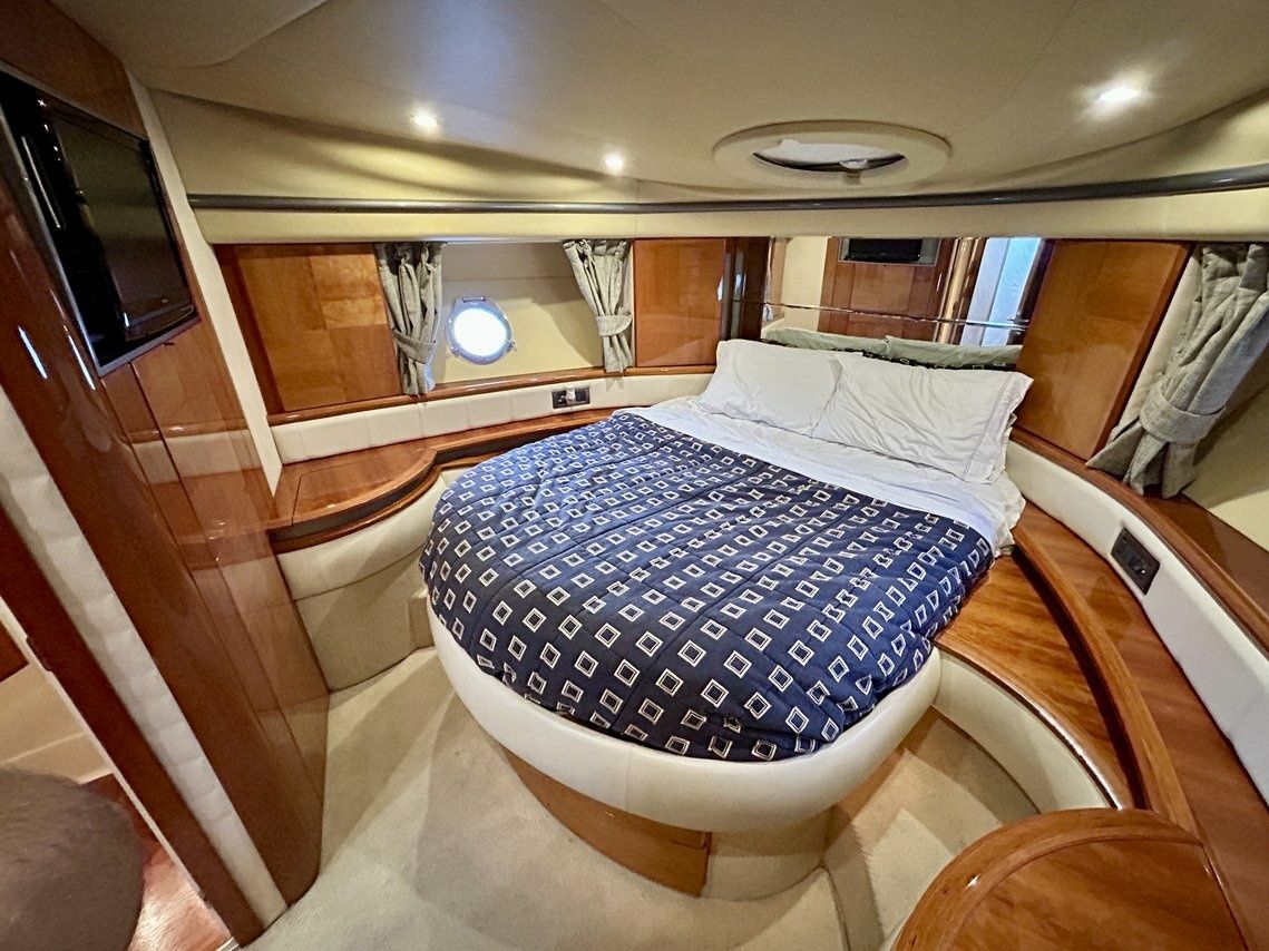 Azimut 55 | Off The Rails