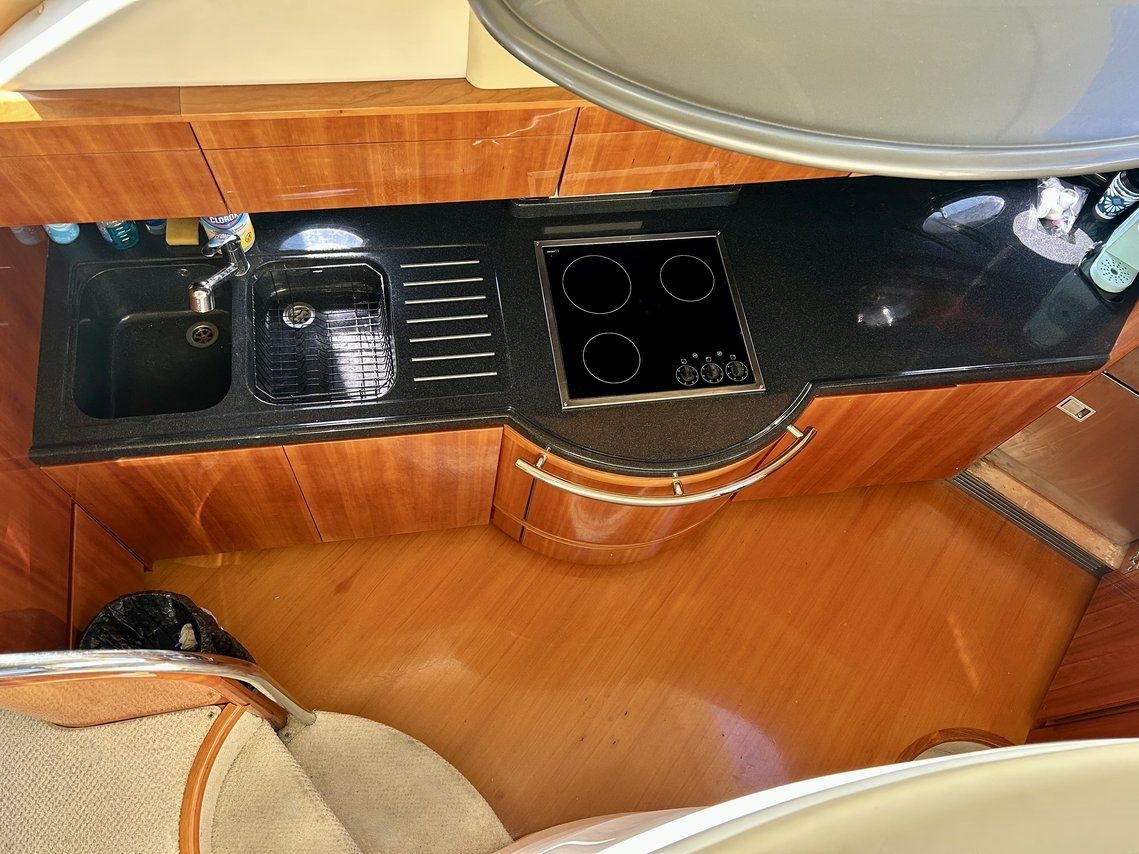 Azimut 55 | Off The Rails