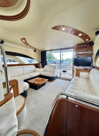 Azimut 55 | Off The Rails