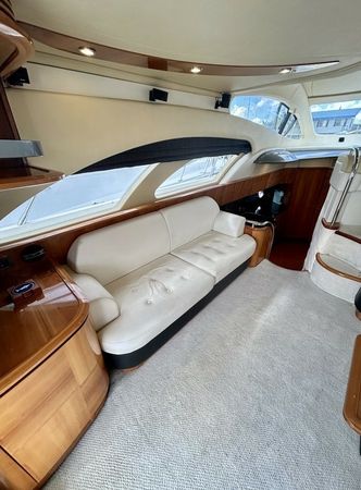 Azimut 55 | Off The Rails