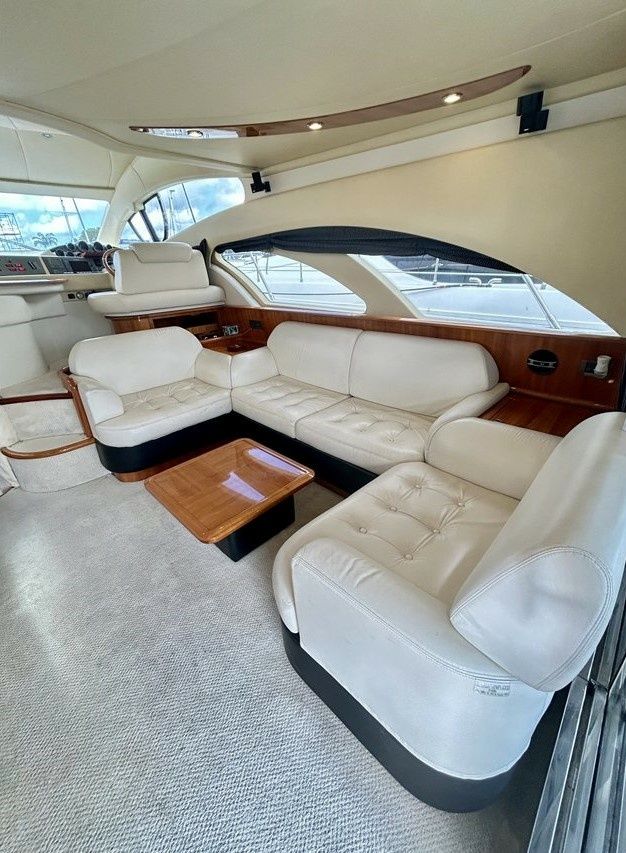 Azimut 55 | Off The Rails