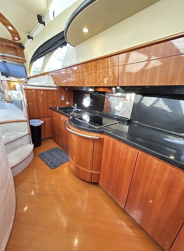 Azimut 55 | Off The Rails