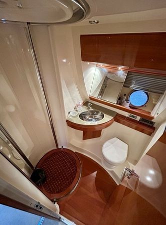 Azimut 55 | Off The Rails