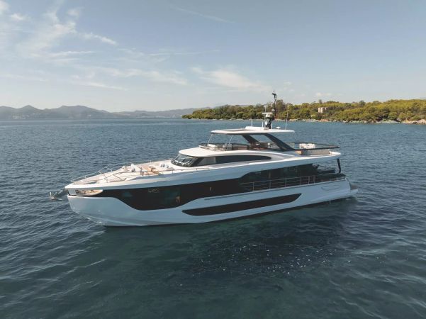 Azimut Grande 26M | First Horizon