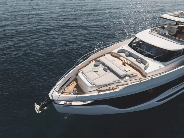 Azimut Grande 26M | First Horizon