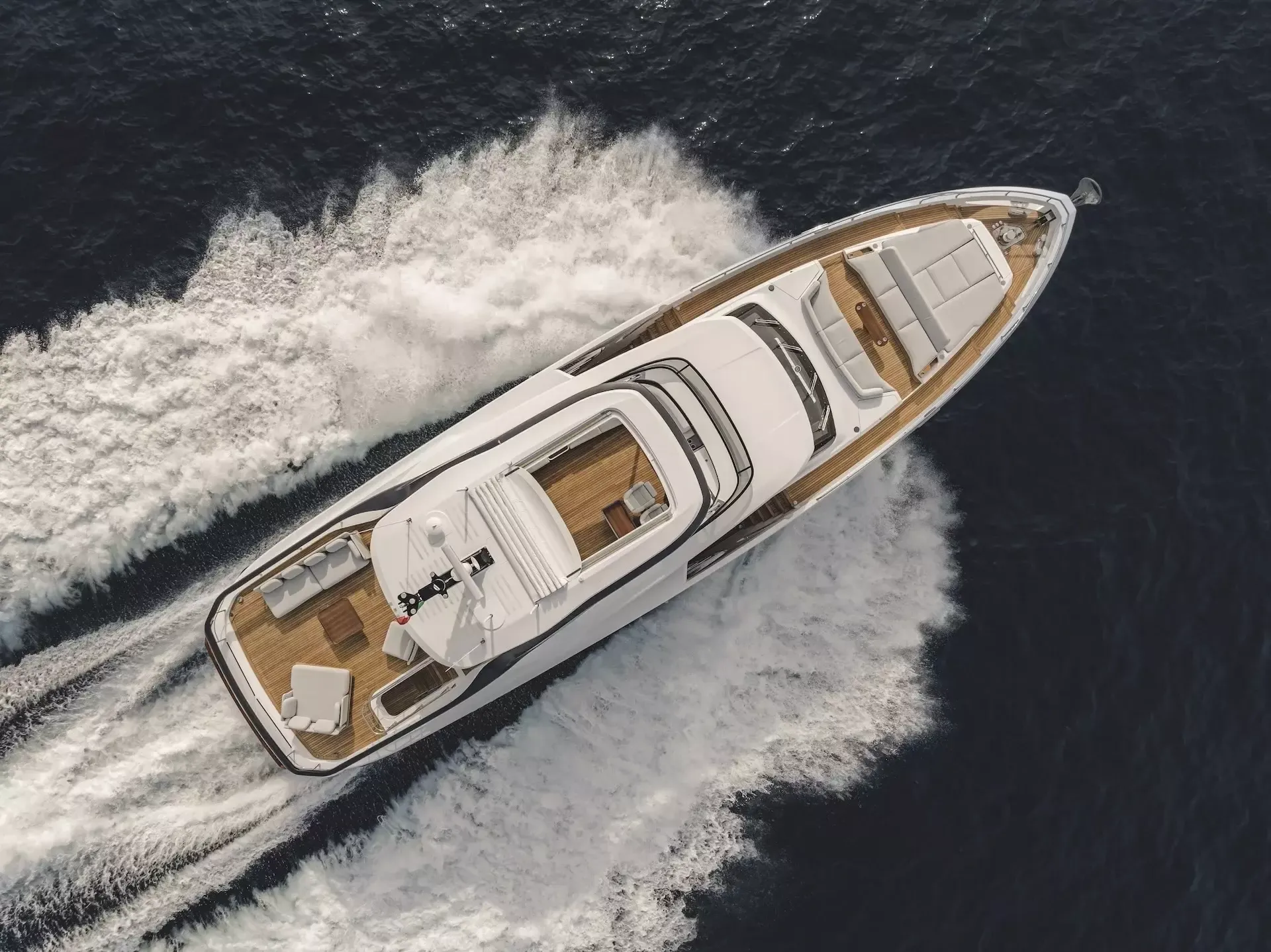 Azimut Grande 26M | First Horizon