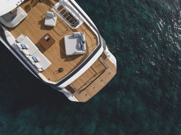 Azimut Grande 26M | First Horizon
