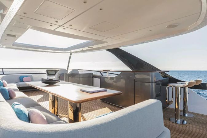 Azimut Grande 26M | First Horizon