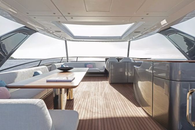 Azimut Grande 26M | First Horizon