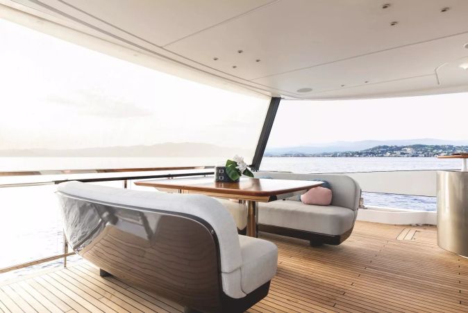 Azimut Grande 26M | First Horizon