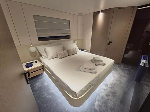 Azimut Grande 26M | First Horizon