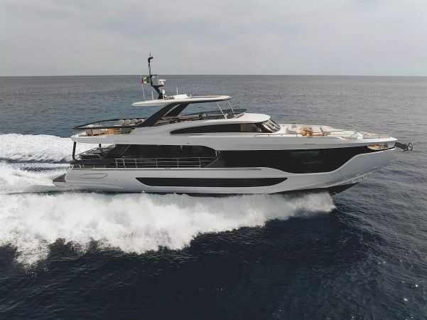 Azimut Grande 26M | First Horizon