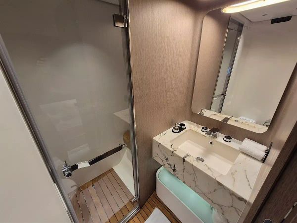 Azimut Grande 26M | First Horizon